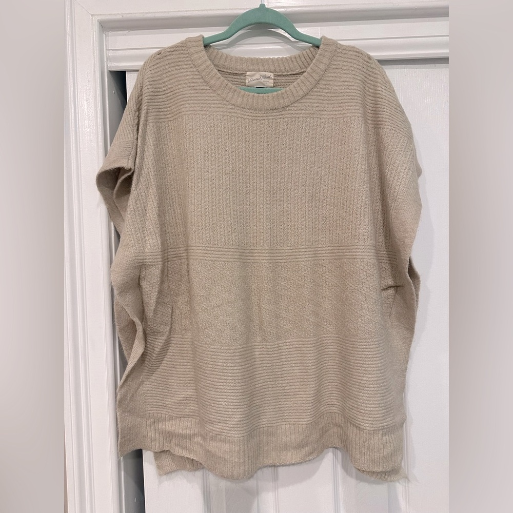 Universal Thread Cream Crewneck Sweater Relaxed Fit